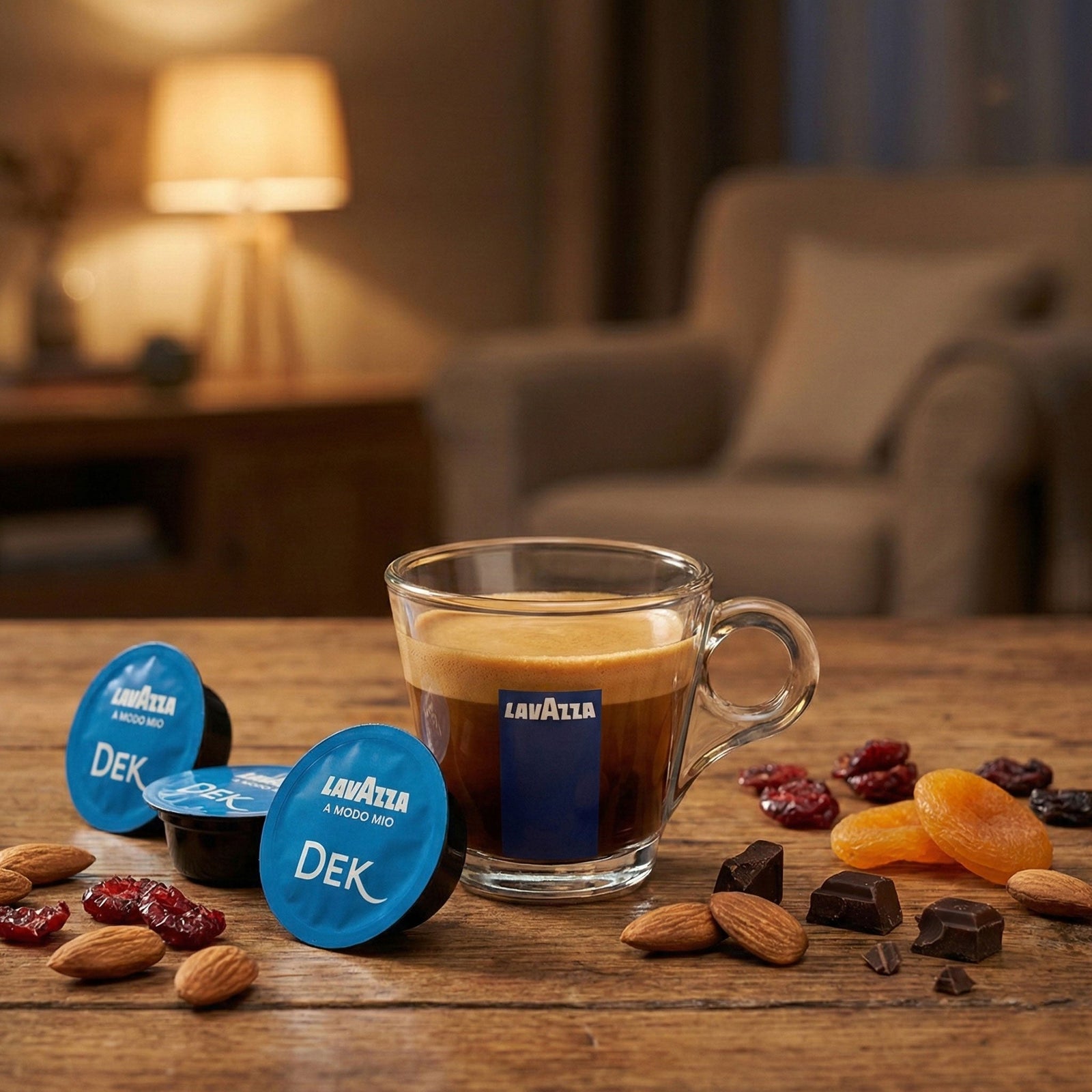 Capsule Lavazza A Modo Mio Decaffeinato Dek affiancate a una tazzina di espresso con crema densa – test comparativo gusto