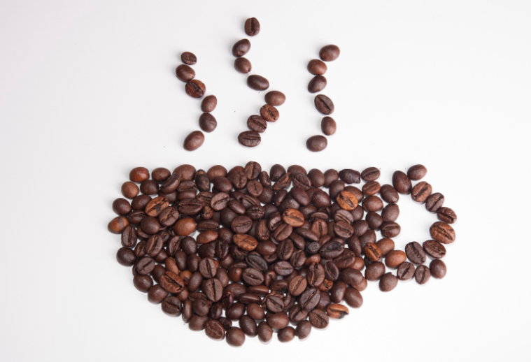 Scelta della Tazza Perfetta: Vetro, Plastica, Ceramica o Metallo per un Caffè dal Gusto Strabiliante